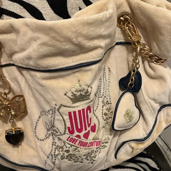 Stunning bling ivory velour juicy couture bag with huge bling bow keychain - Picture 3 of 14